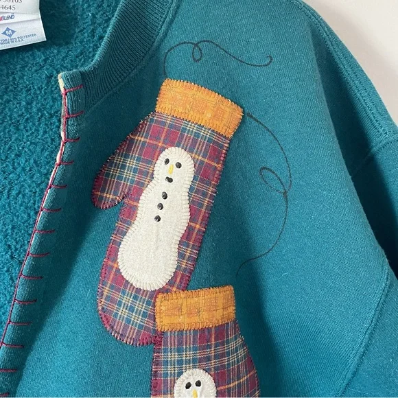 3/$20 Vintage upcycled winter motif grandma sweatshirt - Picture 3 of 9